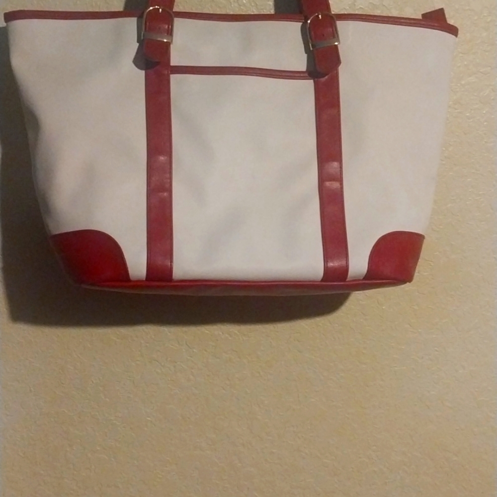 COPY - Elizabeth Arden handbag ref and cream